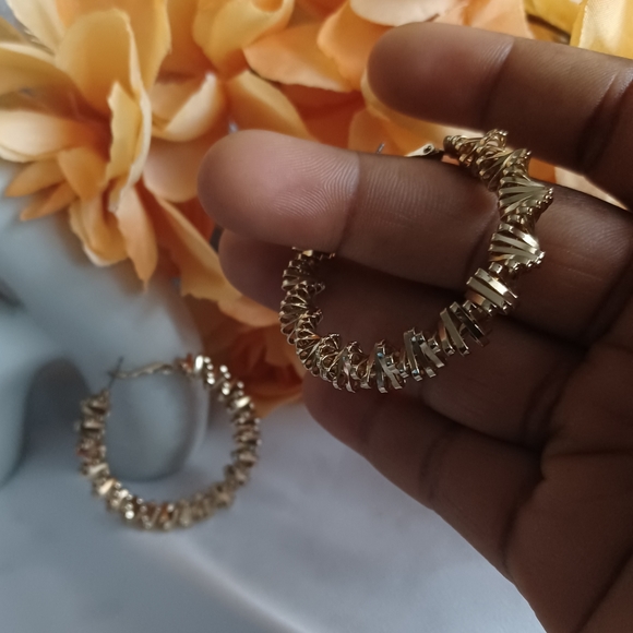 Chunky Spiral Hoops - Picture 5 of 17